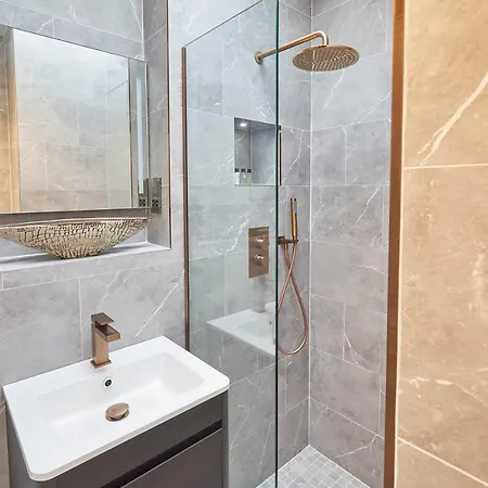 Host & - 9 Highfield House