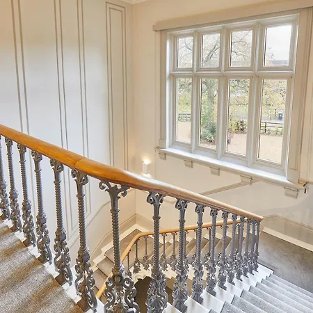 Host & - 9 Highfield House Apartman
